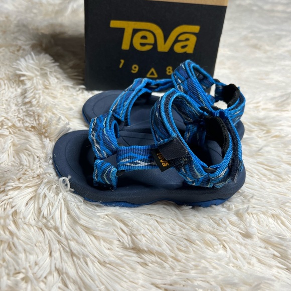 Teva size 5 toddler sandals - Picture 7 of 11